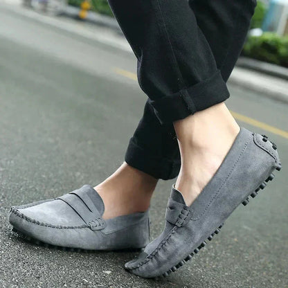 Lässige Wildleder-Slipper